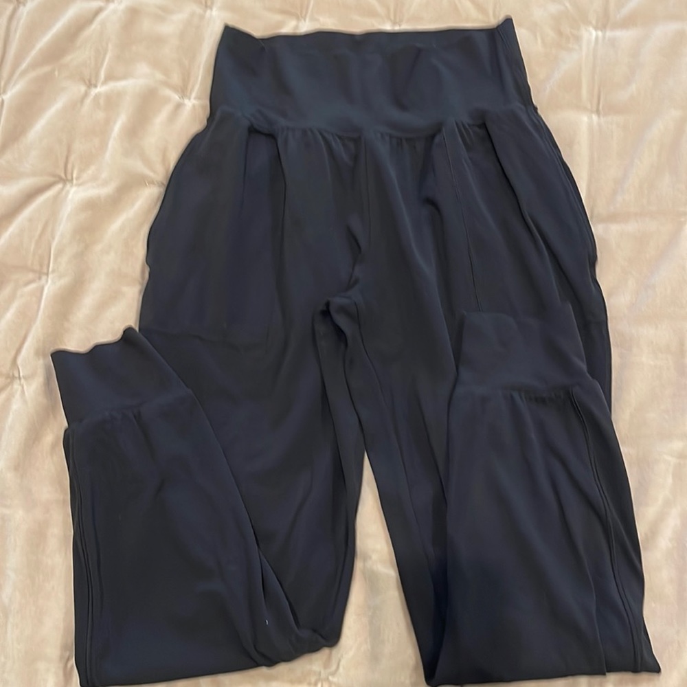 Salutation Joggers